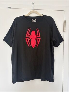 Under Armour Men’s Black Short-Sleeve Tee with Red Spider Graphic
